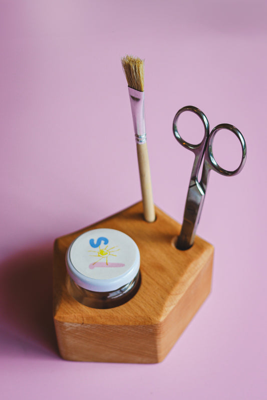 Houten houder met knip- en kleefpret