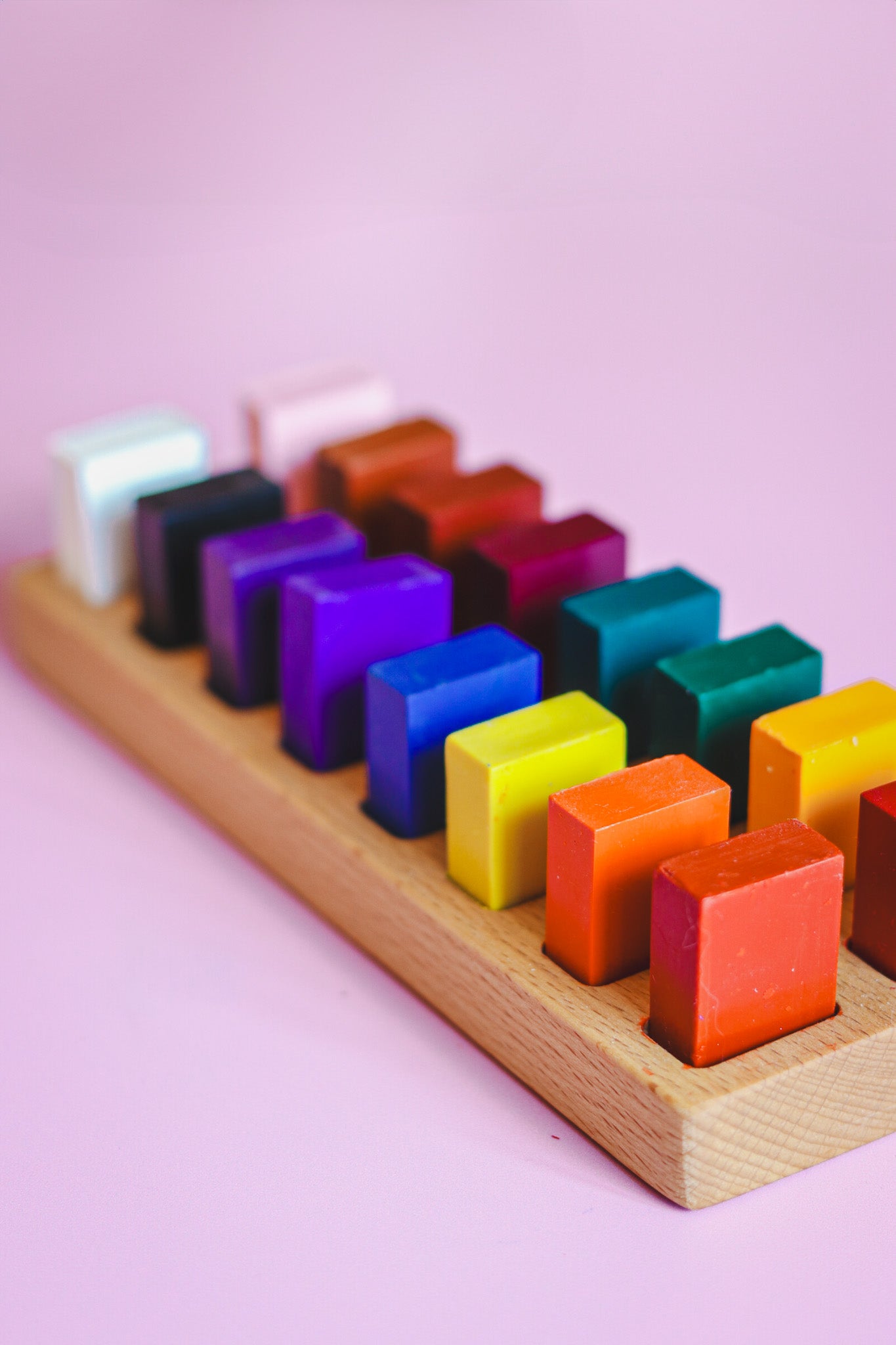 Houten tekenblokjeshouder inclusief 16 bijenwas tekenblokjes