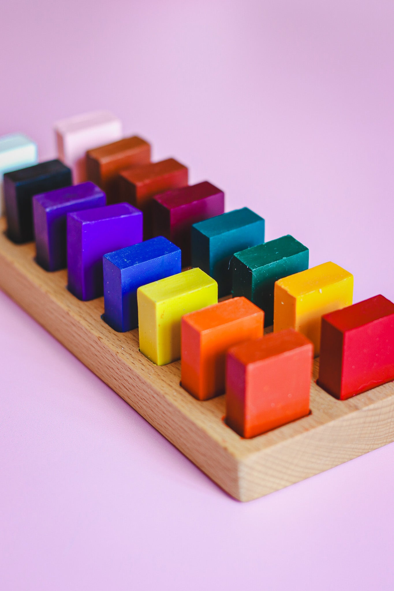 Houten tekenblokjeshouder inclusief 16 bijenwas tekenblokjes