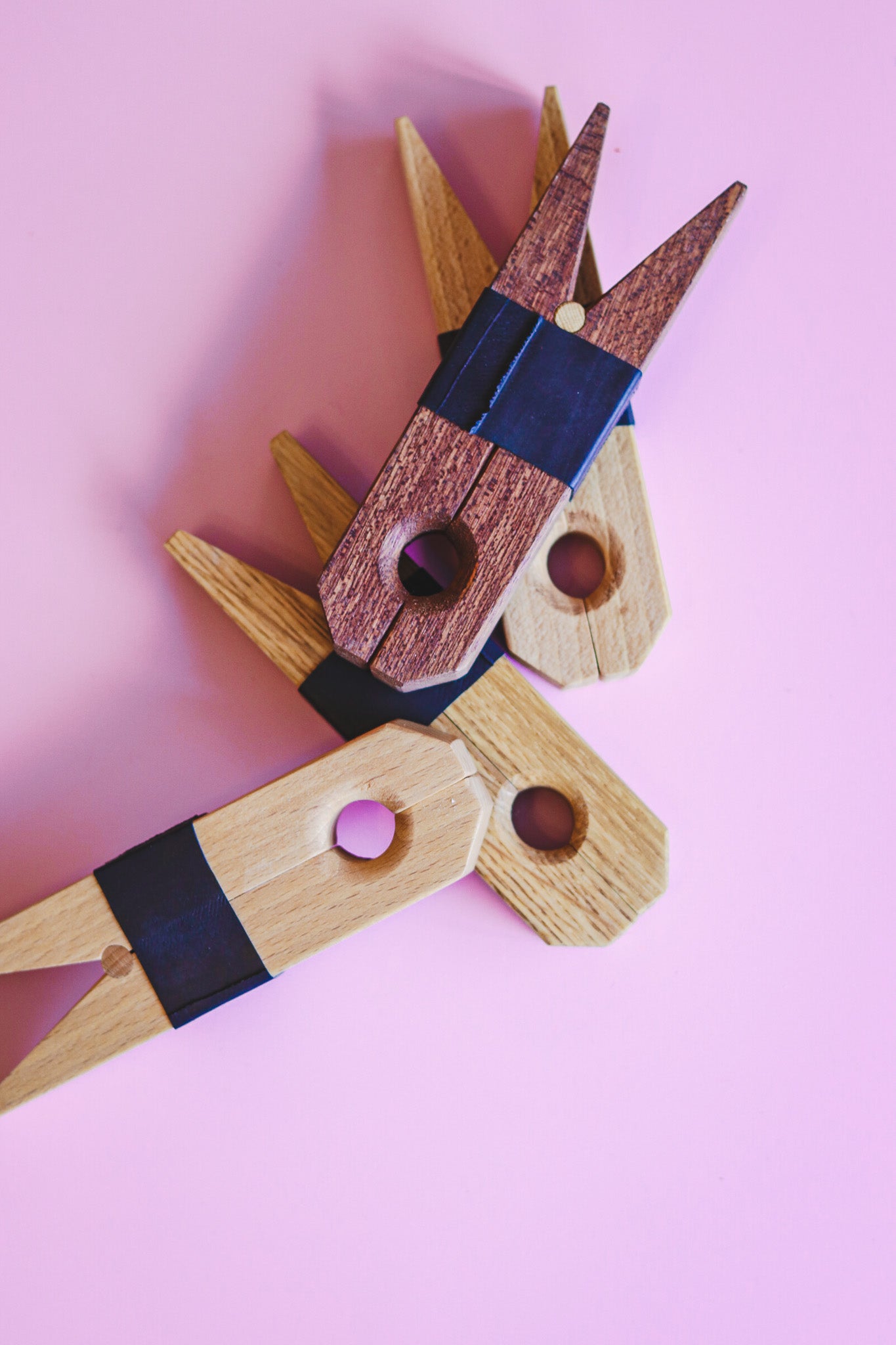 Handgemaakte houten speelknijpers