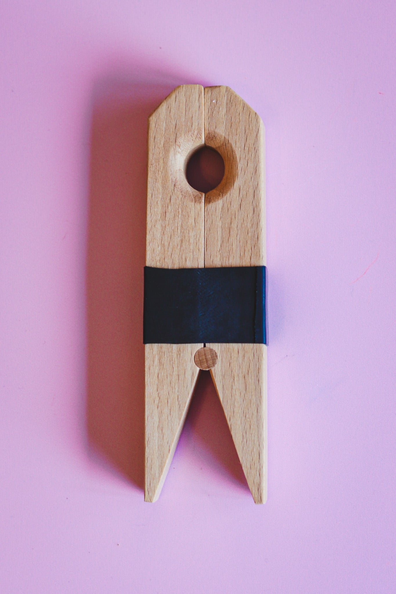 Handgemaakte houten speelknijpers